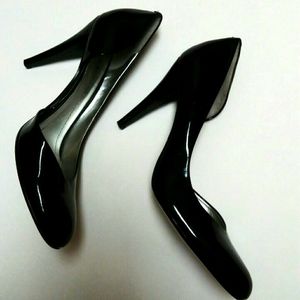 PATENT LEATHER PUMP HEELS
